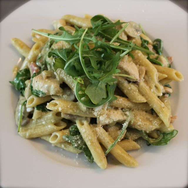 Penne met kip in groene pesto